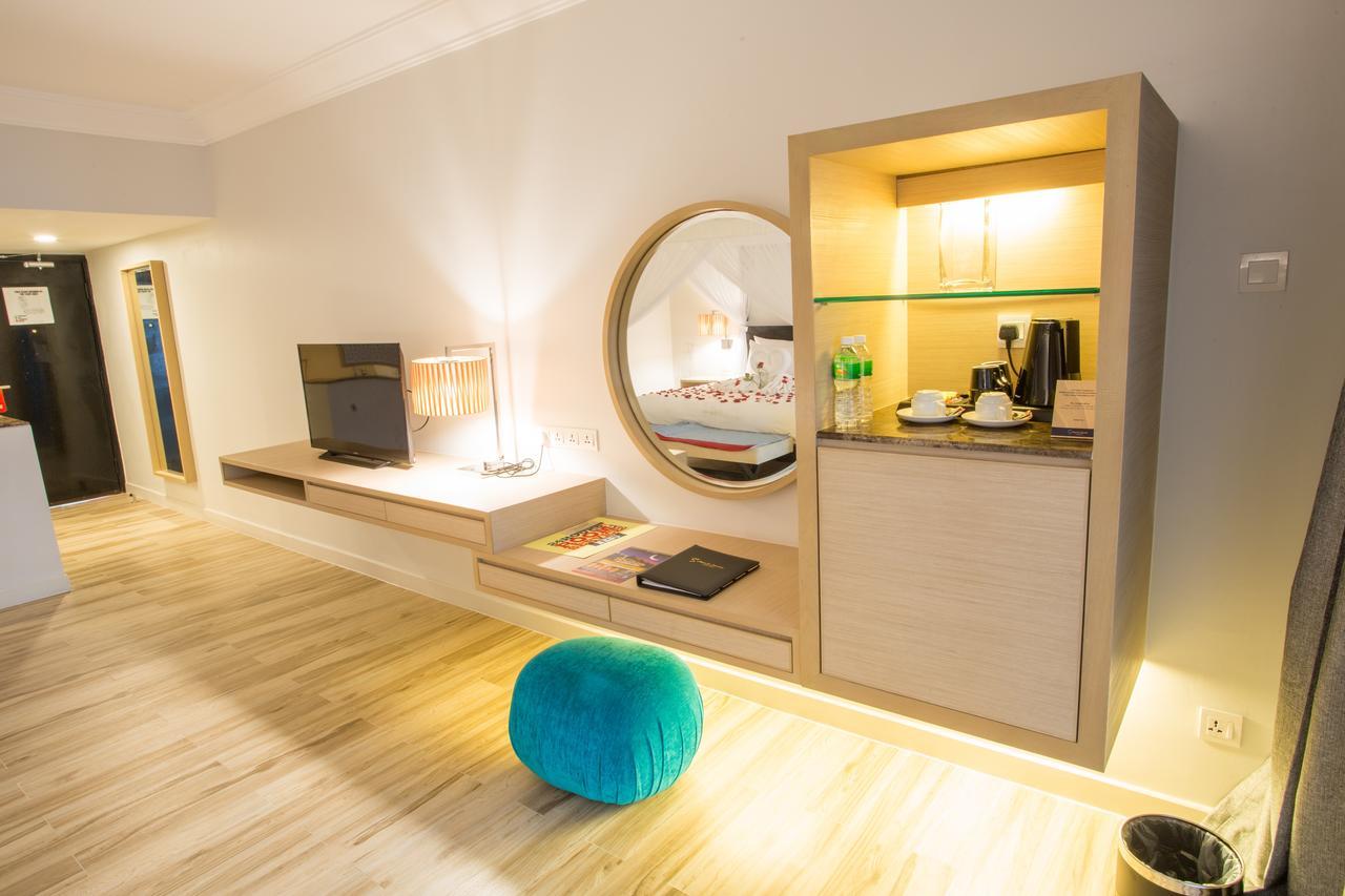 Sand & Sandals Desaru Beach Resort & Spa Exterior foto A room at the hotel